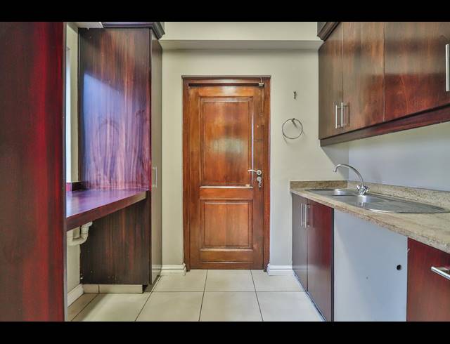 3 BEDROOM TOWNHOUSE TO LET IN UMHLANGA CENTRAL